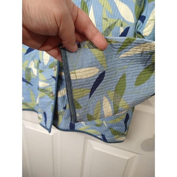 Alfred Dunner Lightweight Quilted Shacket Blue Green Leaf Print. Size 14P - Picture 8 of 12